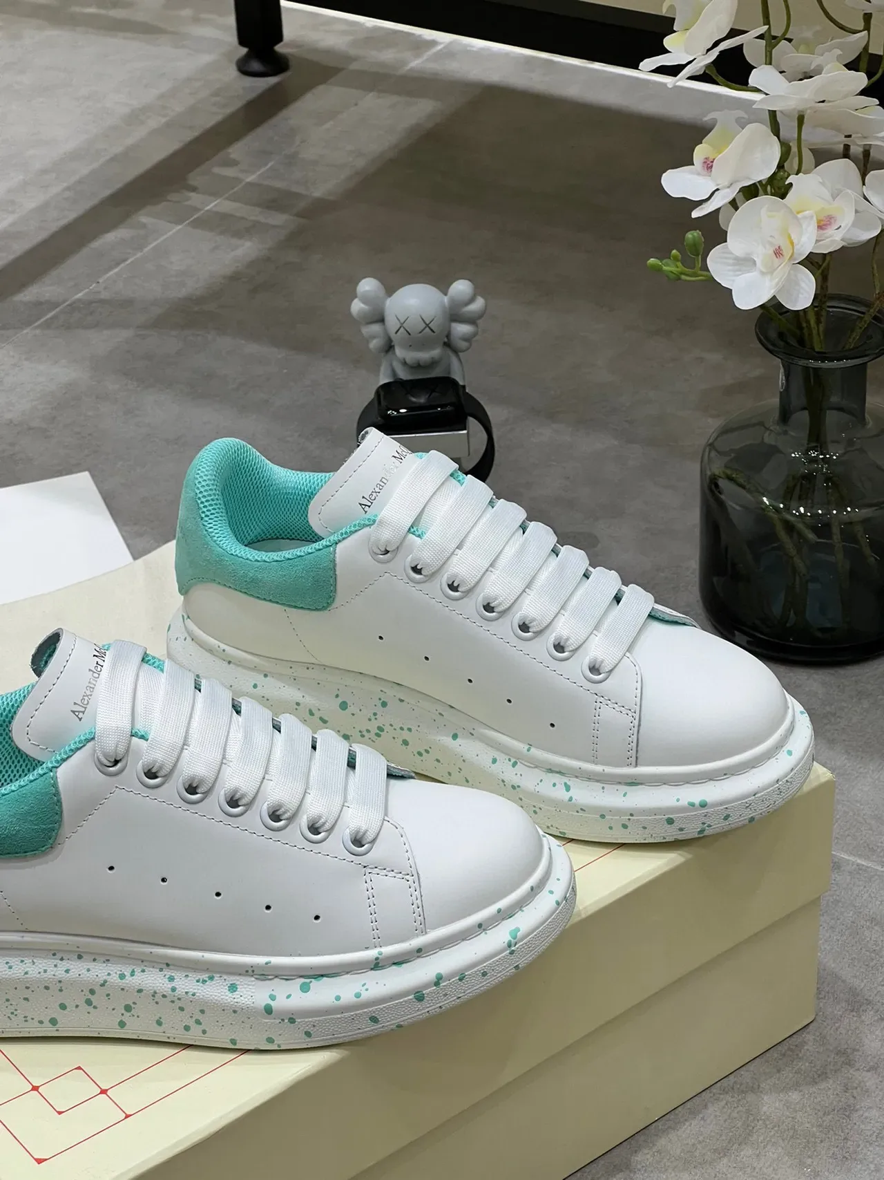 Alexander McQueen Baskets oversized Blanc Vert Semelle plateforme Cuir supérieur Baskets lifestyle 4