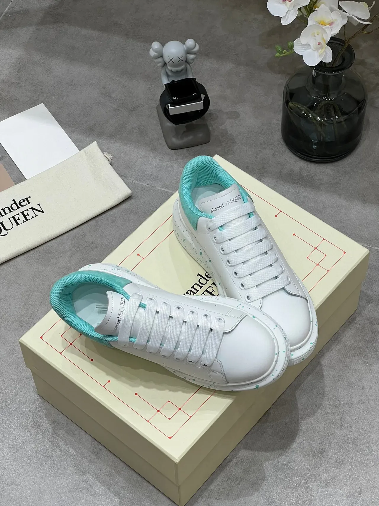 Alexander McQueen Baskets oversized Blanc Vert Semelle plateforme Cuir supérieur Baskets lifestyle 5