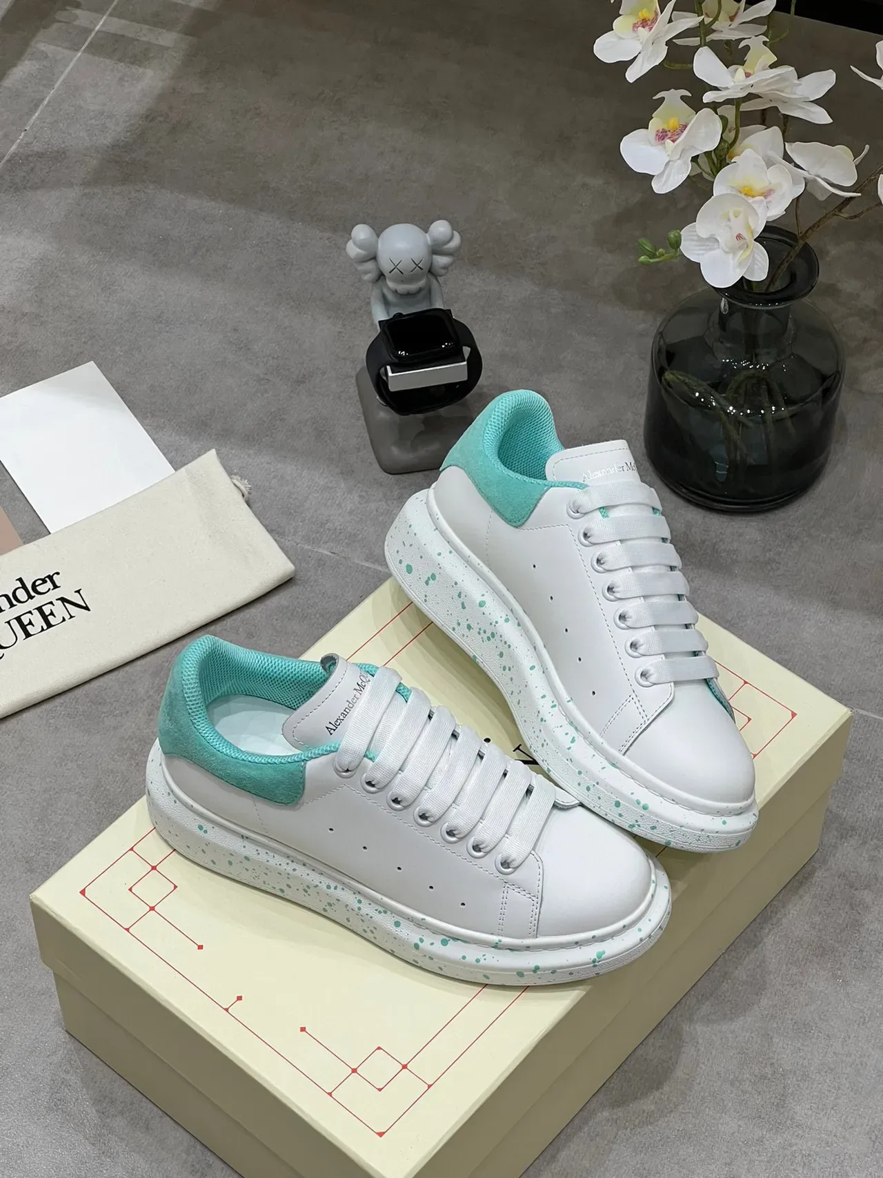 Alexander McQueen Baskets oversized Blanc Vert Semelle plateforme Cuir supérieur Baskets lifestyle 6