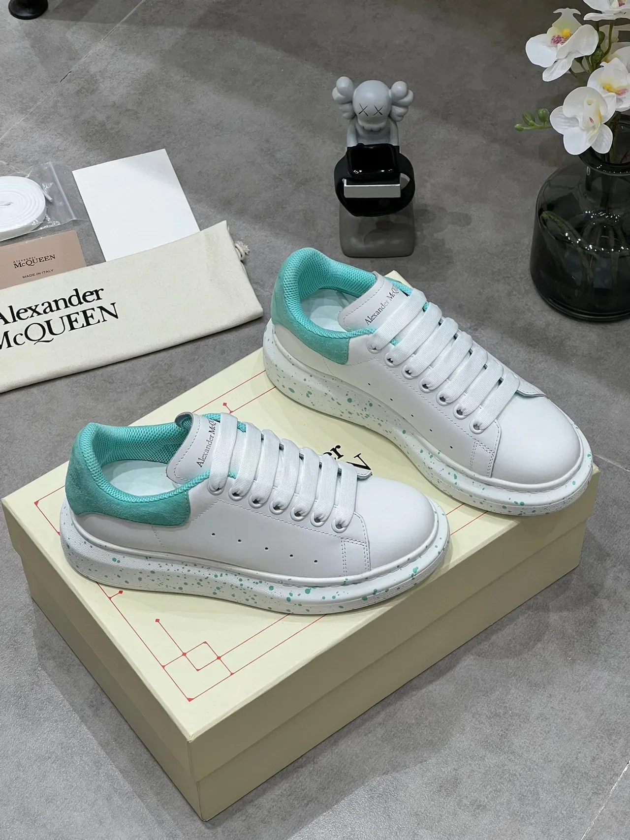 Alexander McQueen Baskets oversized Blanc Vert Semelle plateforme Cuir supérieur Baskets lifestyle 8