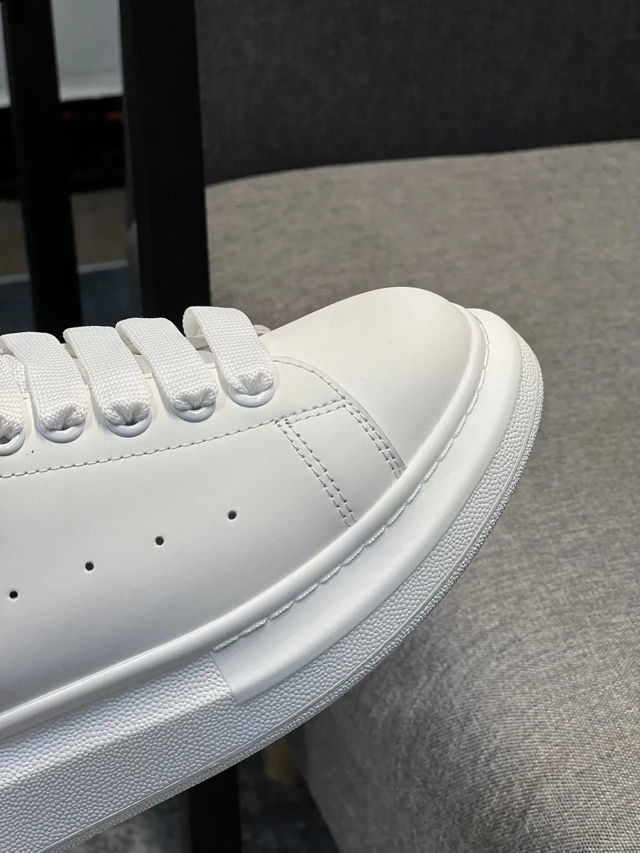 Alexander McQueen Oversized Sneaker White Pink Platform Sole Leather Upper Lifestyle Sneakers 3