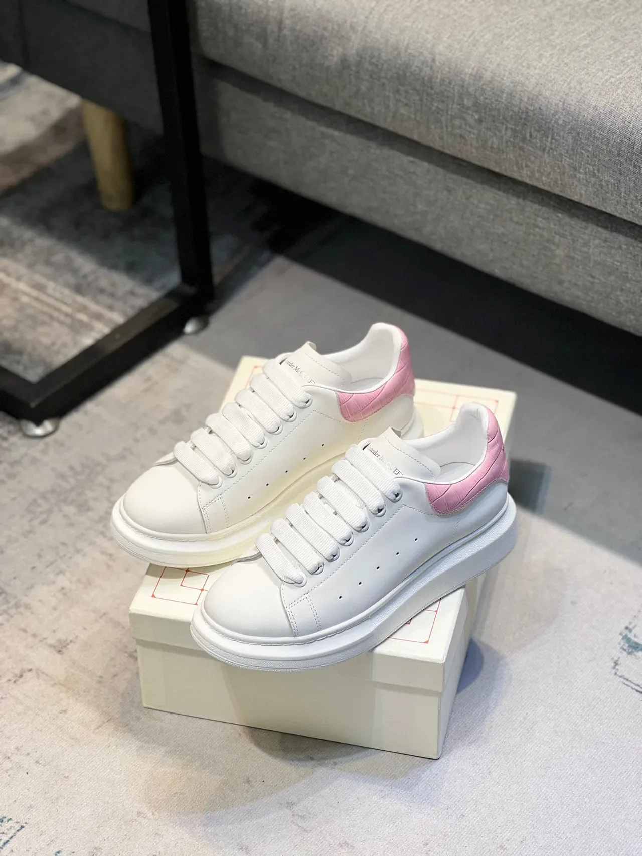 Alexander McQueen Oversized Sneaker White Pink Platform Sole Leather Upper Lifestyle Sneakers 7