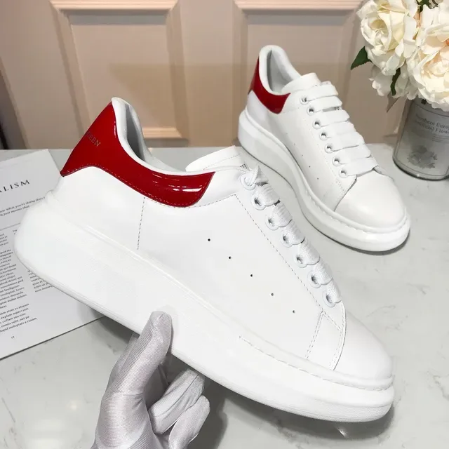 Alexander McQueen Sneaker oversized blanc et rouge cuir verni lifestyle sneakers 2