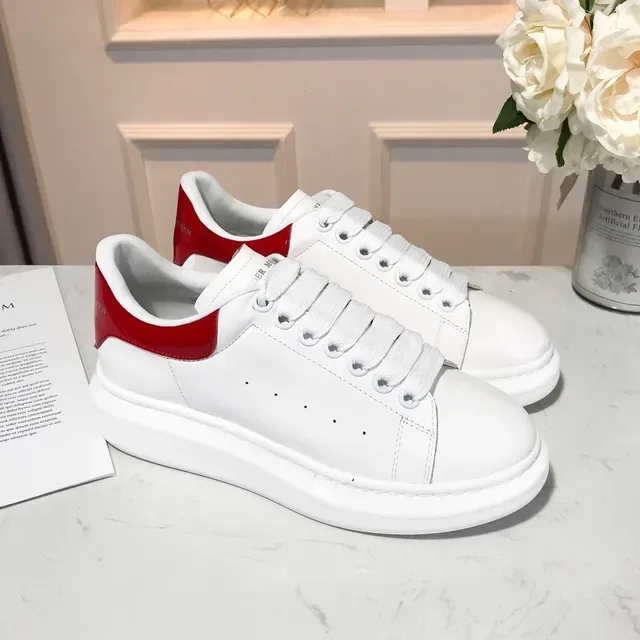 Alexander McQueen Sneaker oversized blanc et rouge cuir verni lifestyle sneakers 3