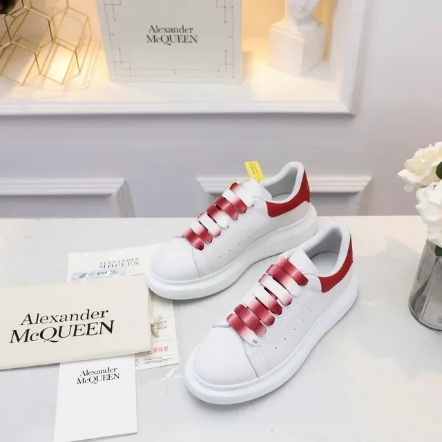 Alexander McQueen Basket oversized blanc rouge semelle plateforme cuir supérieur baskets lifestyle 2