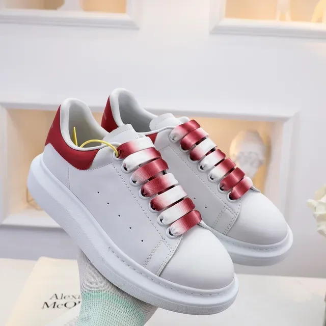 Alexander McQueen Basket oversized blanc rouge semelle plateforme cuir supérieur baskets lifestyle 3