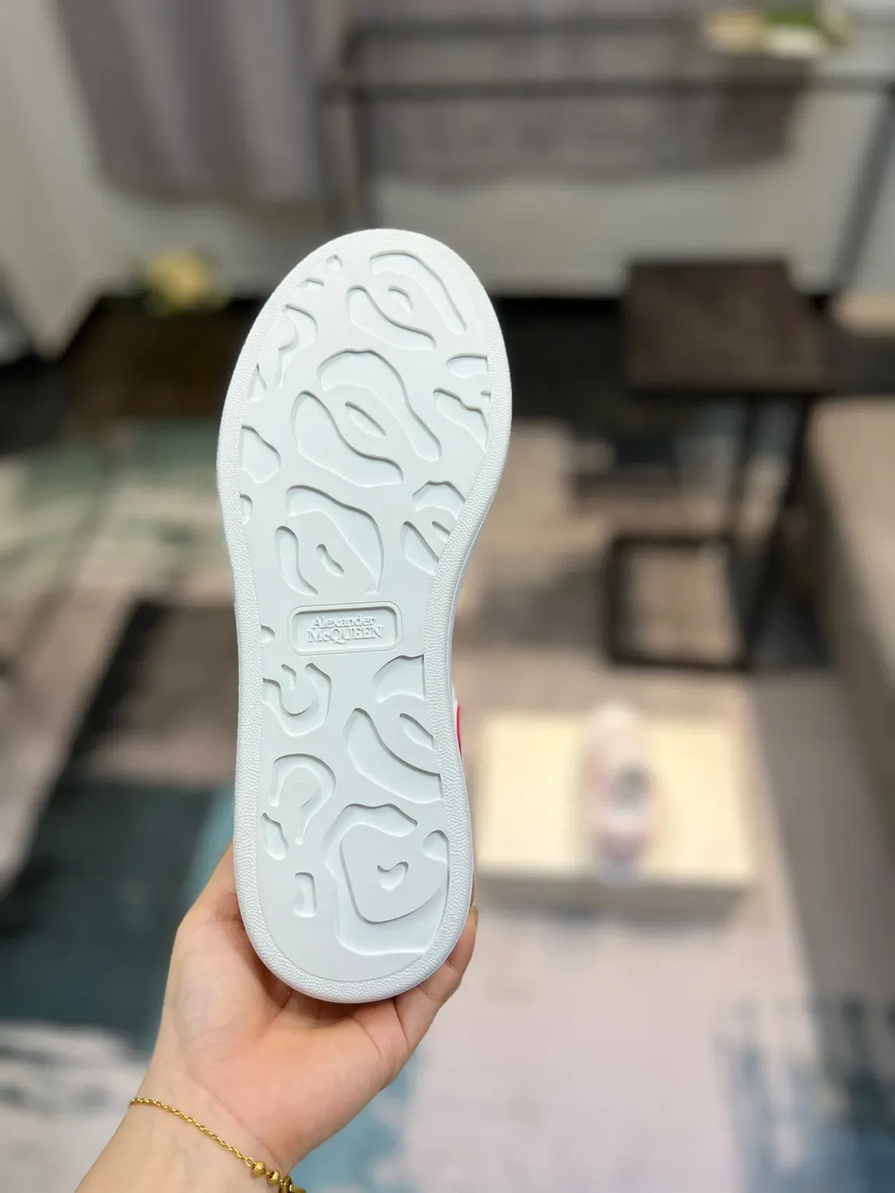 生活方式运动鞋 Alexander McQueen 白红 厚底平台 镂空皮革鞋面 9