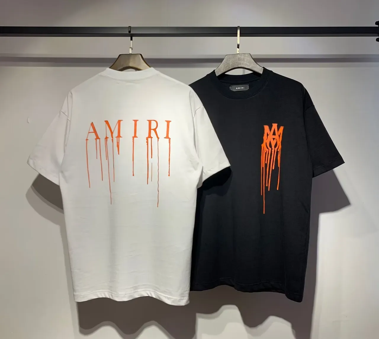 تيشيرت جرافيك Amiri بشعار متقطر 10