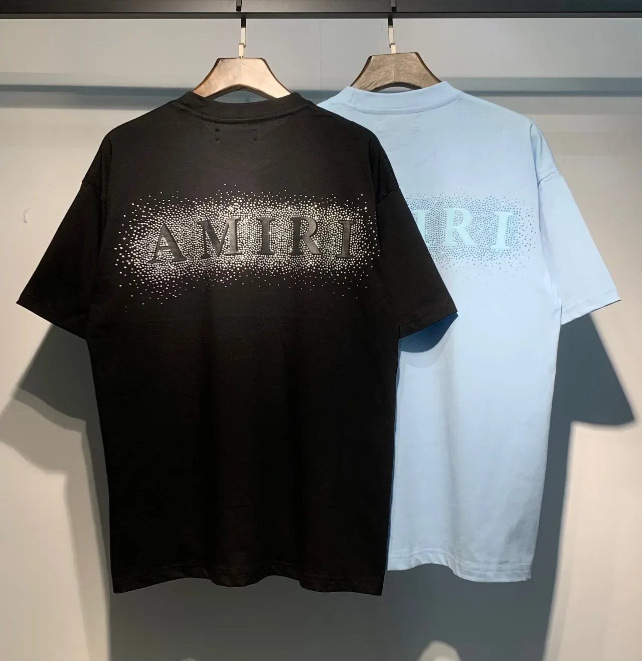 Camiseta Amiri de monograma con puntos degradados 11