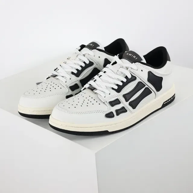 Amiri Skel Top Low Off-White et Black Sneakers Lifestyle 2