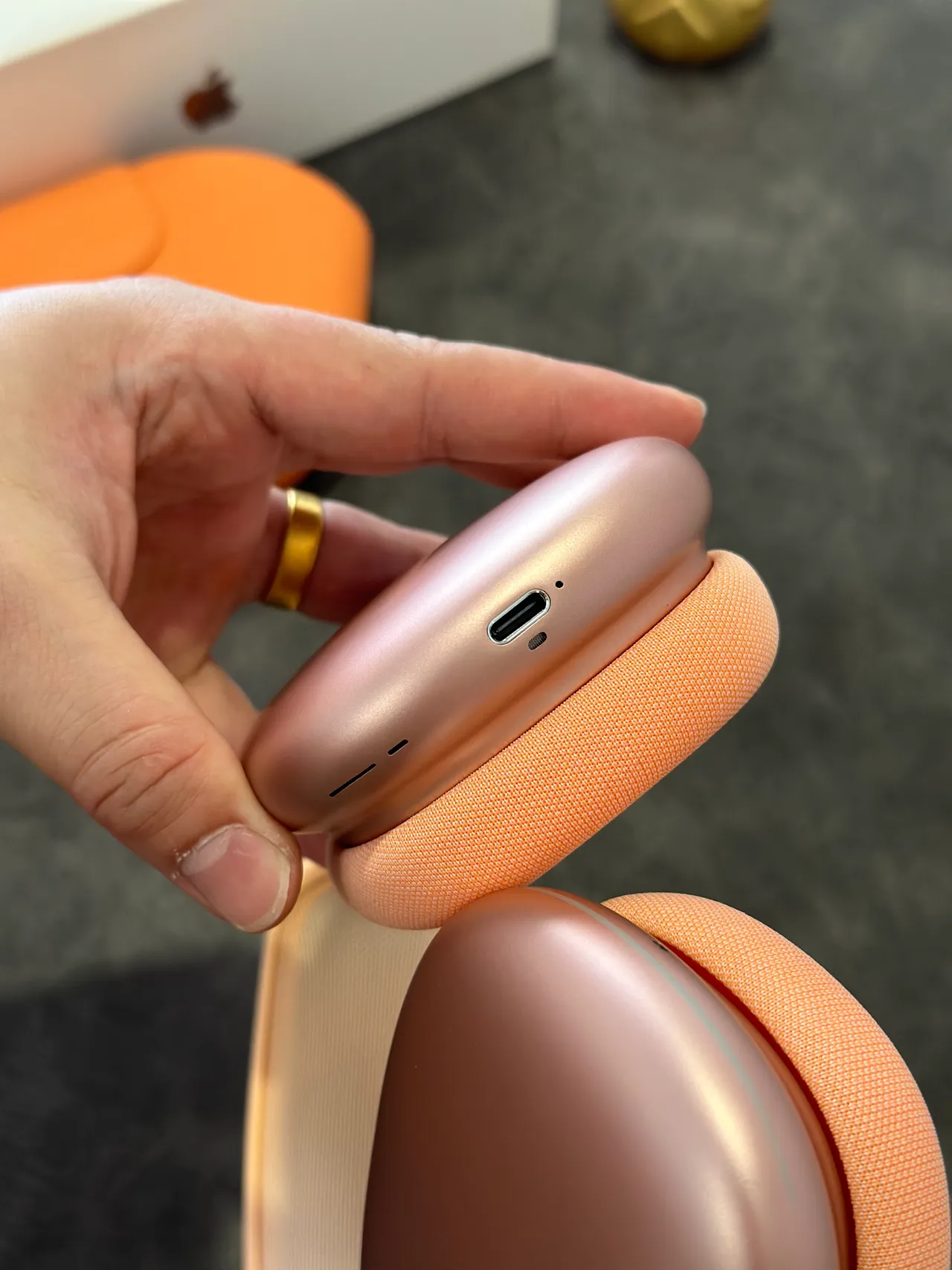Apple AirPods Max Orange Beige সিলিকন কভার্ড ইয়ারকাপ মেশ হেডব্যান্ড ওভার-ইয়ার হেডফোন 11