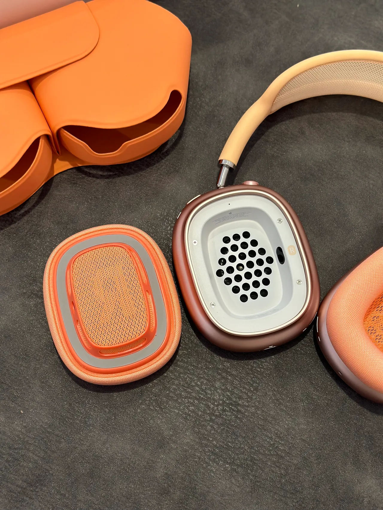 Apple AirPods Max Orange Beige সিলিকন কভার্ড ইয়ারকাপ মেশ হেডব্যান্ড ওভার-ইয়ার হেডফোন 12