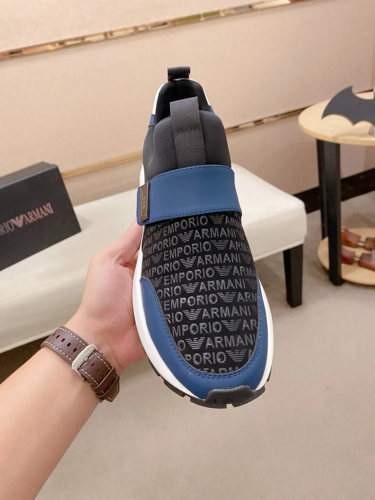 Armani Exchange slip-on com impressão de logo em azul sneakers lifestyle 2