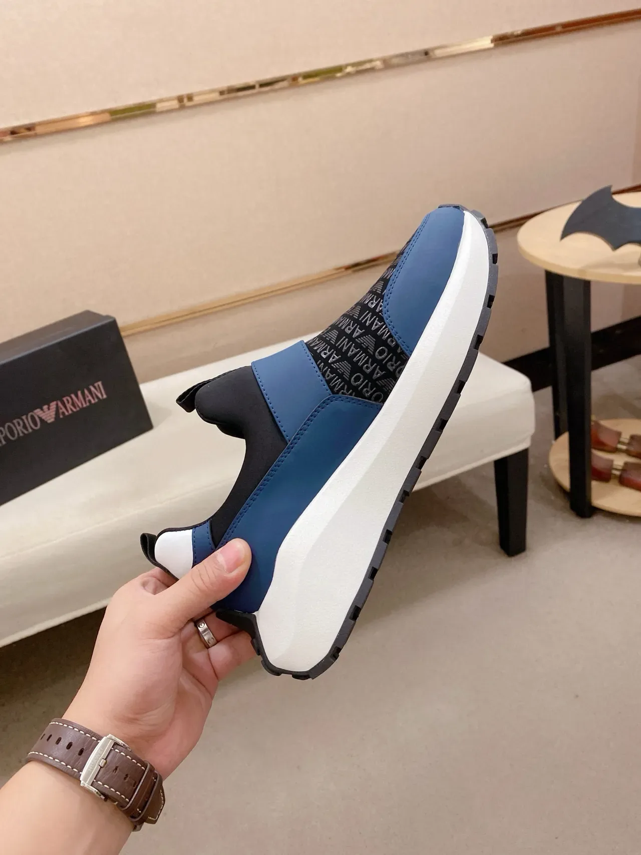 Armani Exchange slip-on com impressão de logo em azul sneakers lifestyle 5
