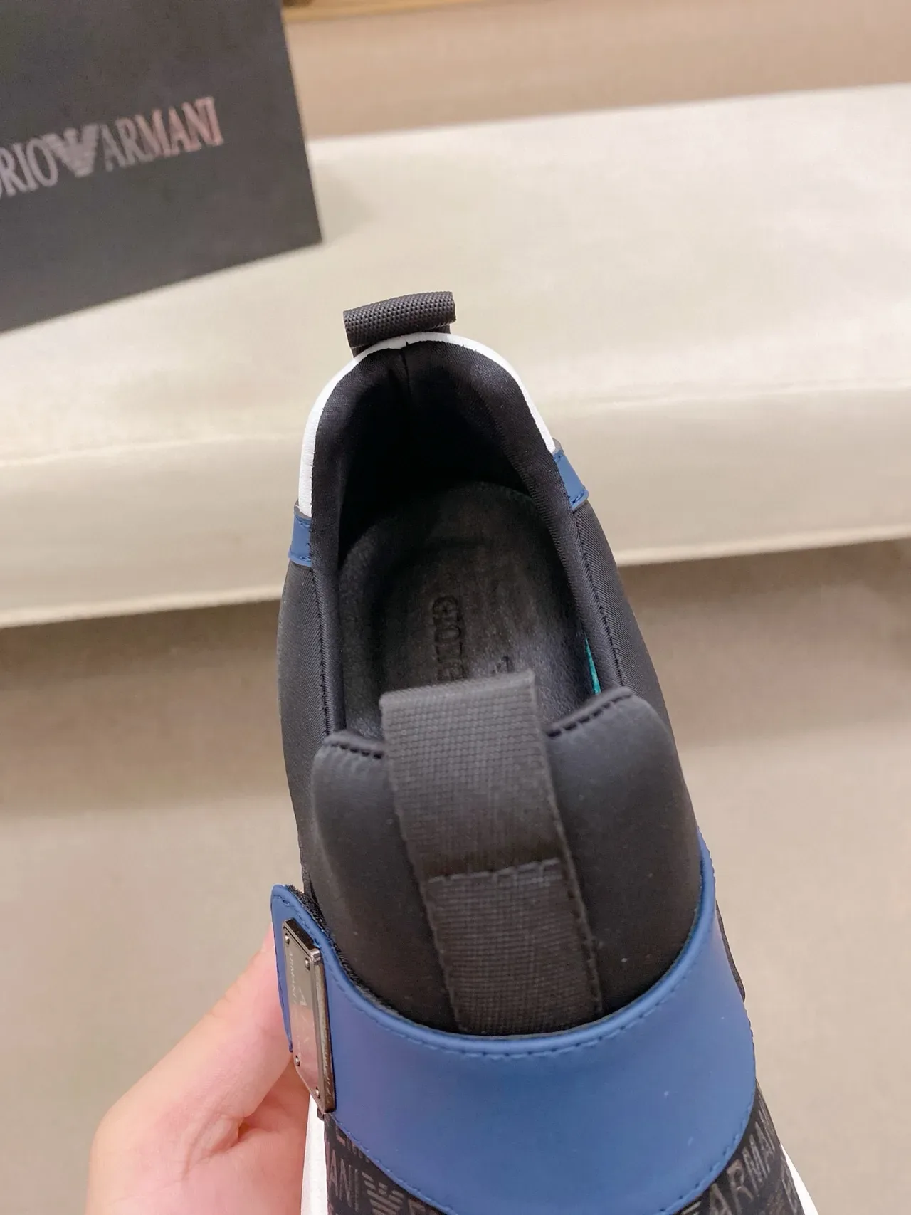 Armani Exchange slip-on com impressão de logo em azul sneakers lifestyle 6