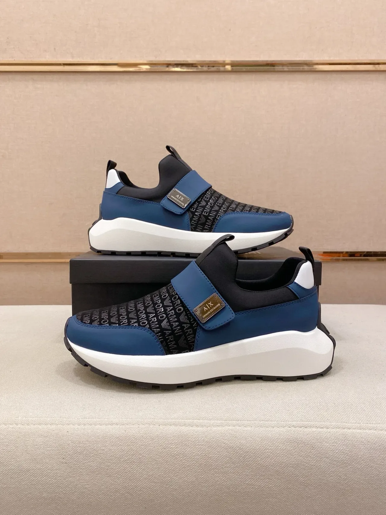 Armani Exchange slip-on com impressão de logo em azul sneakers lifestyle 7