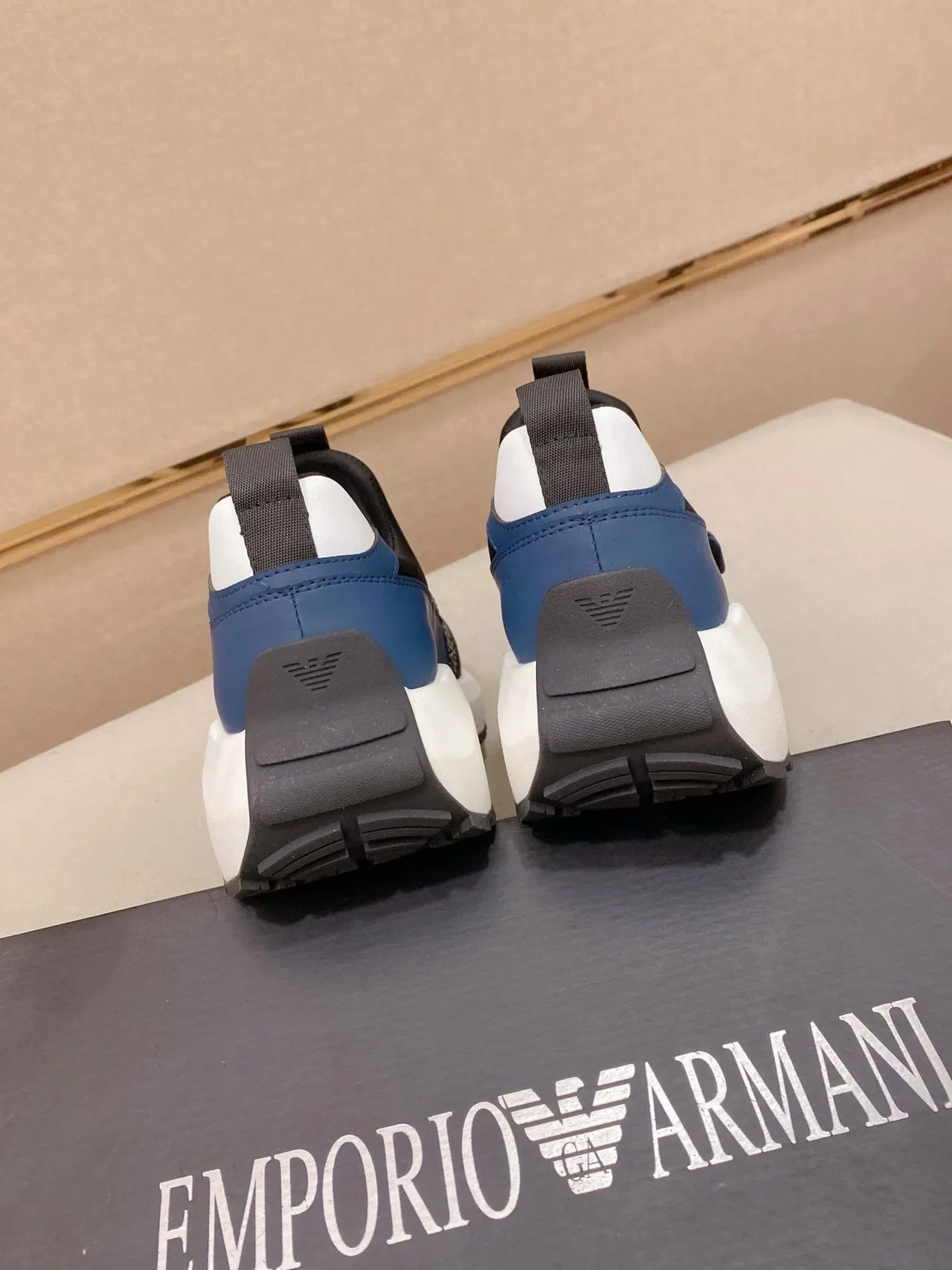 Armani Exchange slip-on com impressão de logo em azul sneakers lifestyle 8