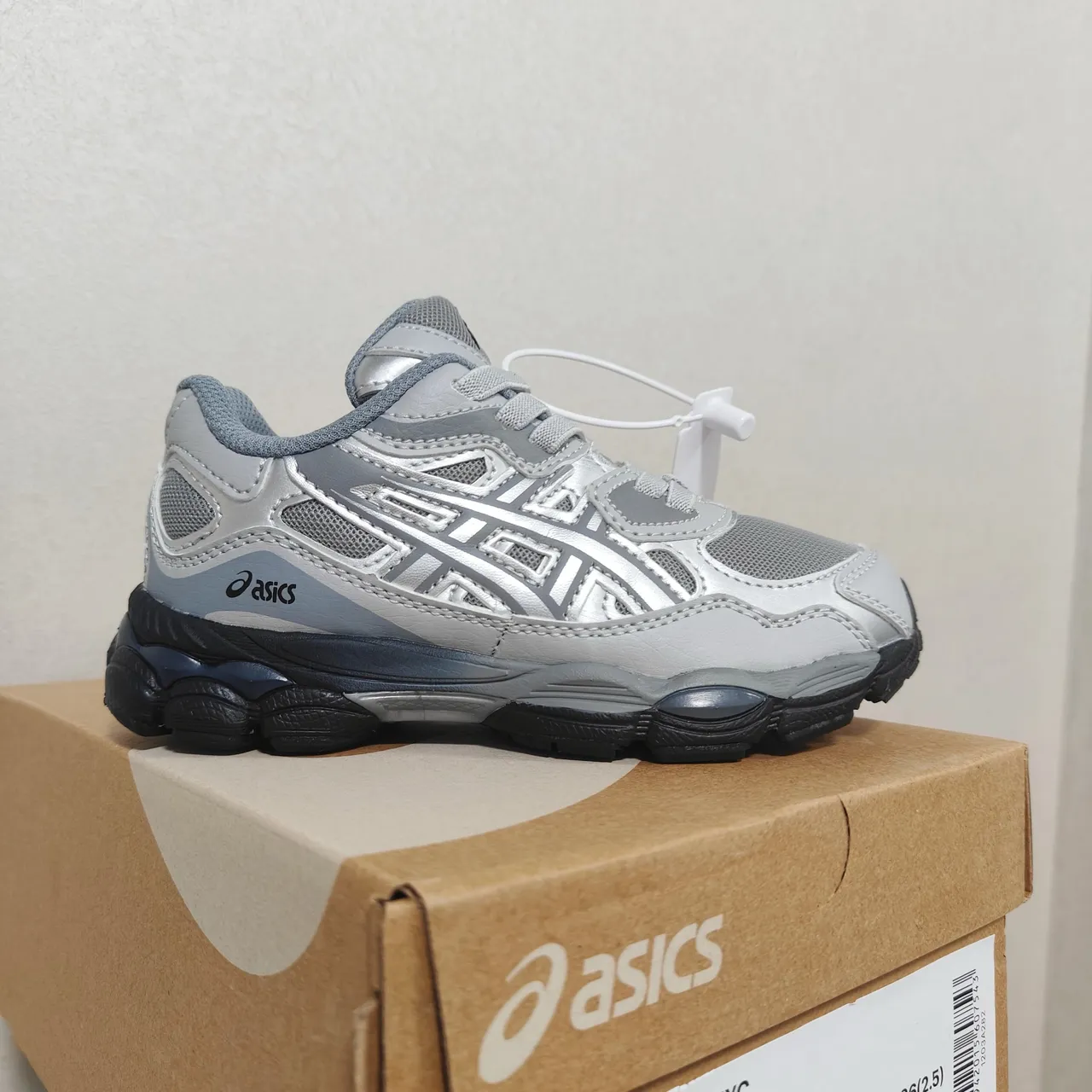 ASICS Black Silver Midsole Layered Synthetic Upper Chunky Sneakers 7