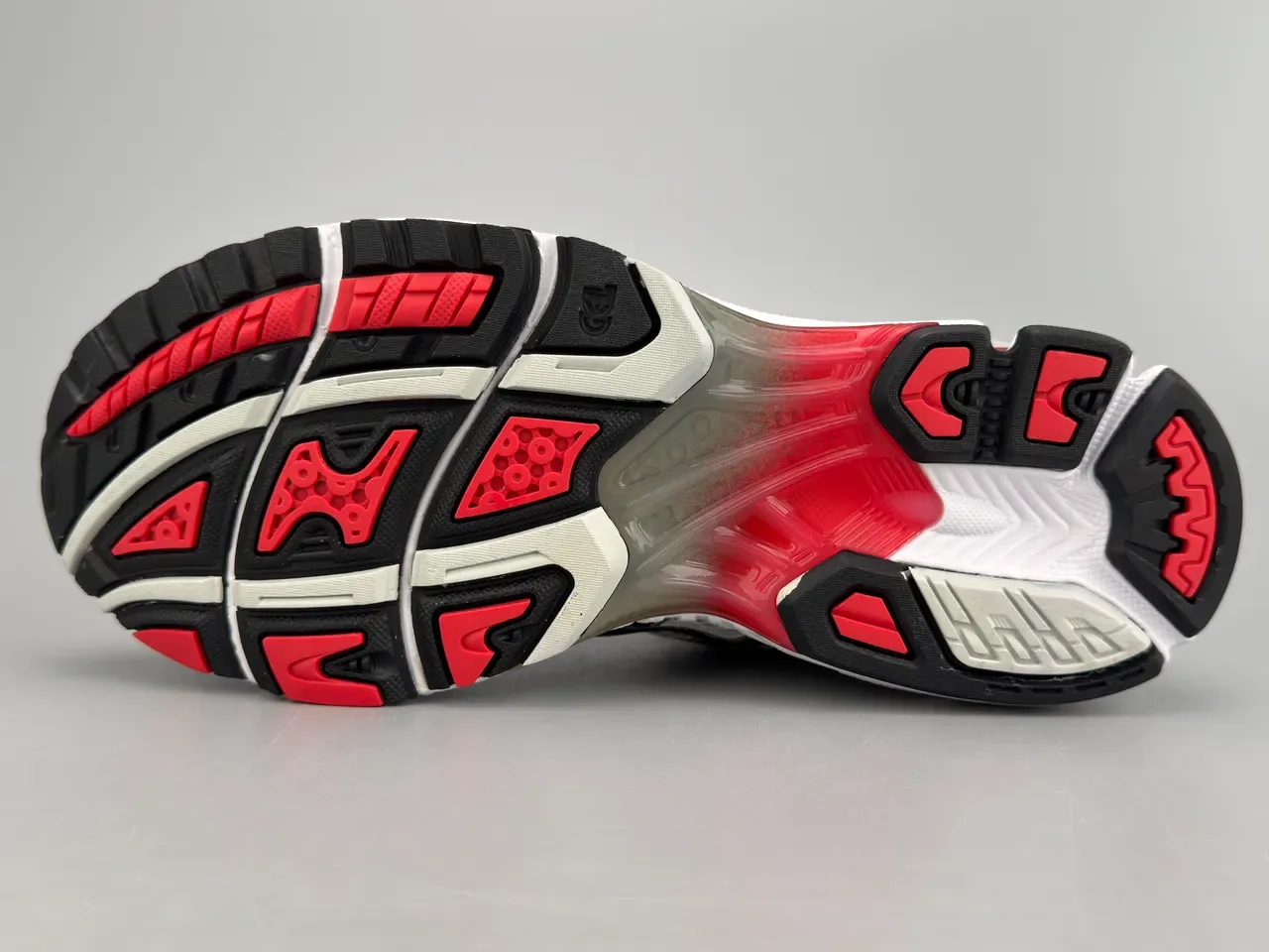 ASICS GEL-KAYANO فضي أبيض أحمر أحذية جري 8