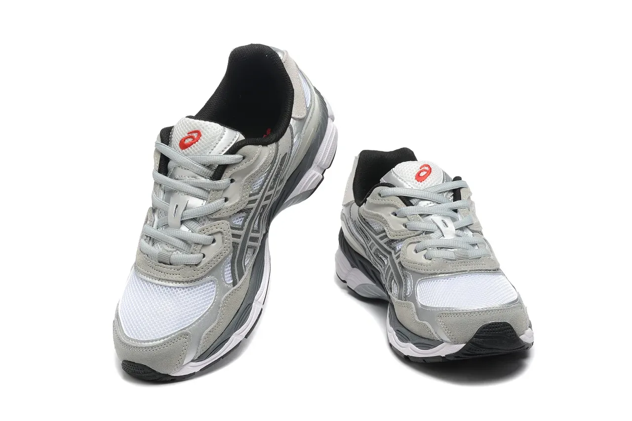 ASICS Cinza Branco Camadas de Material Sintético Superpostas Painéis de Malha com Ventilação Tênis de Corrida 3