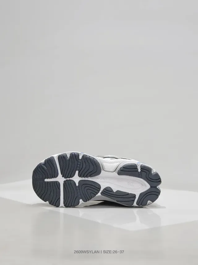 Baskets chunky ASICS en mesh et superposition synthétique, semelle intermédiaire blanche et bleue 7