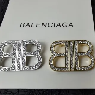Balenciaga BB चांदी सोना Pavé-Crystal मोनोग्राम ब्रोच