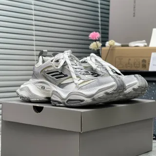 Balenciaga Tênis cinza e branco com sola multicamada, midsole esculpido e sola chunky