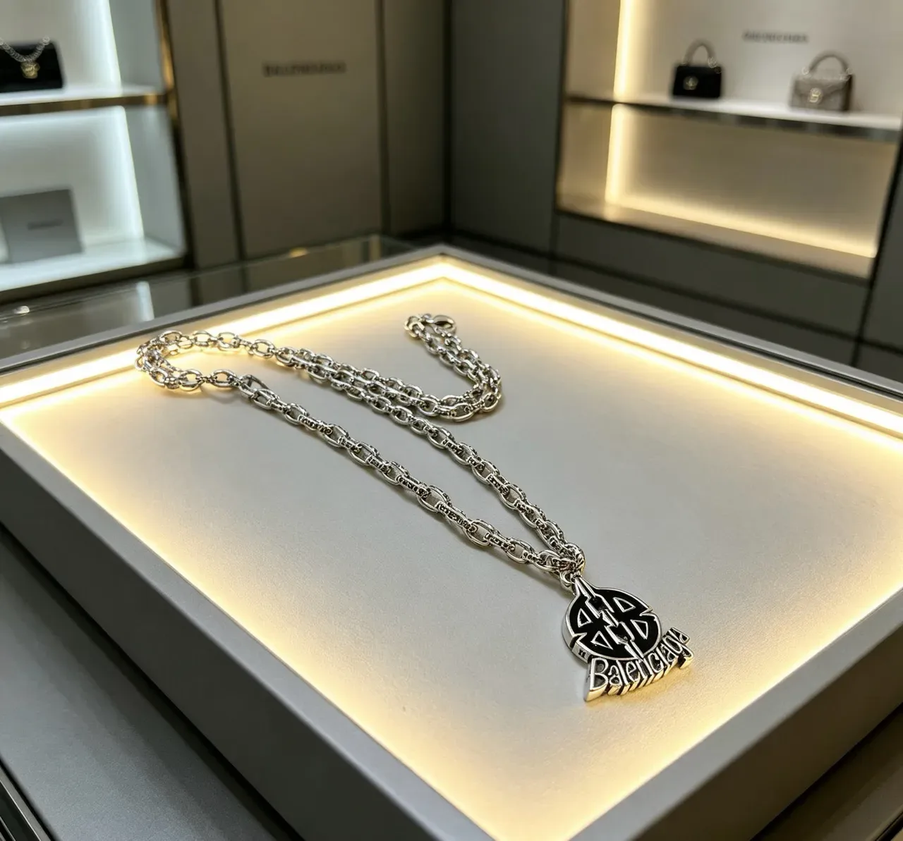 Balenciaga Pingente Logo Corrente Prata 7