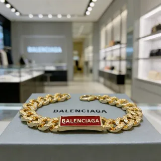 Balenciaga Logo Plaque Pulseira Dourada e Vermelha