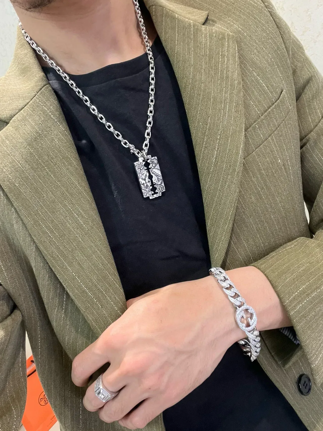 Balenciaga रेजर ब्लेड पेंडेंट चाँदी की चेन नेकलेस 2