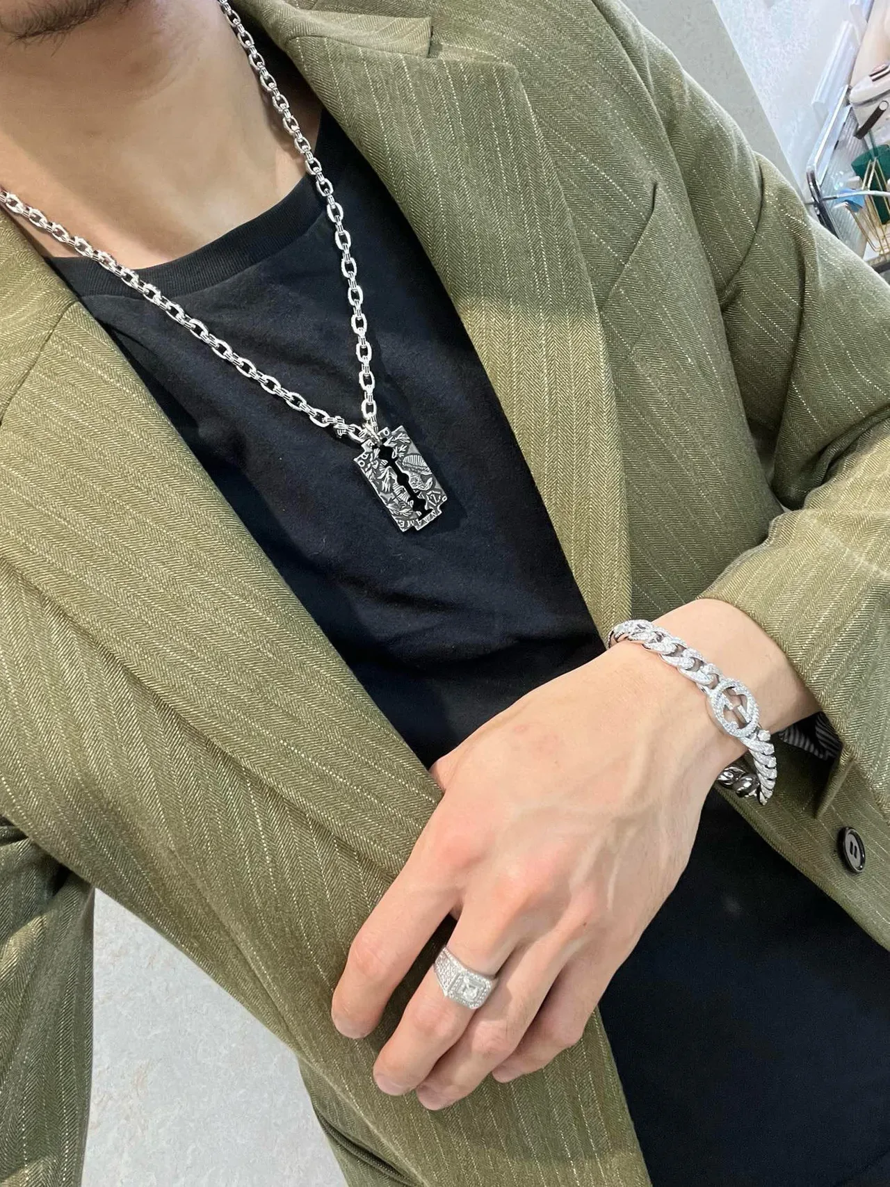 Balenciaga रेजर ब्लेड पेंडेंट चाँदी की चेन नेकलेस 5