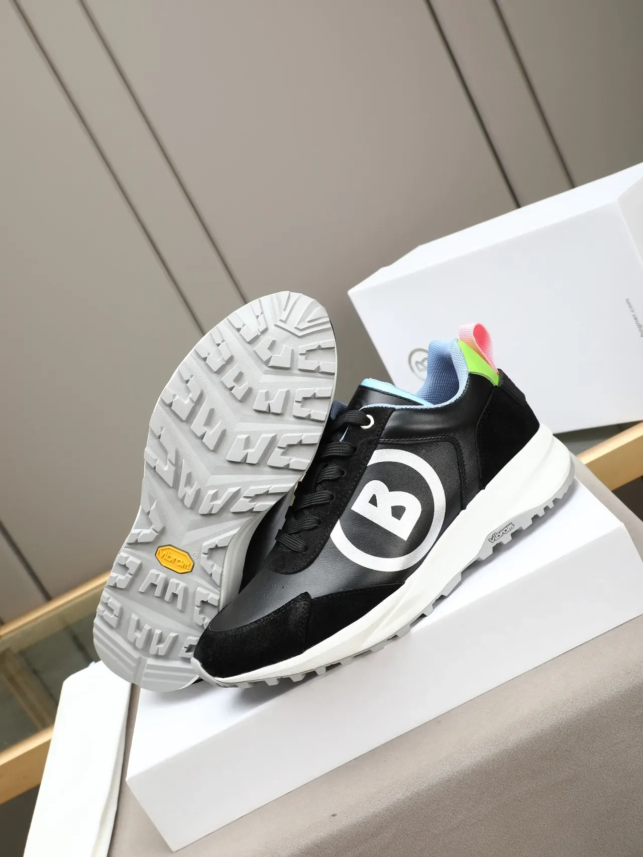 Balenciaga Runner काला सफेद Oversized Circular Logo Mixed Leather-Suede Upper চাঙ্কি স্নিকার্স 4