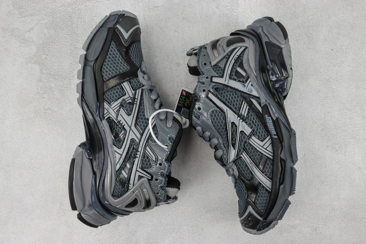 Balenciaga Runner Baskets gris foncé et argenté chunky 2