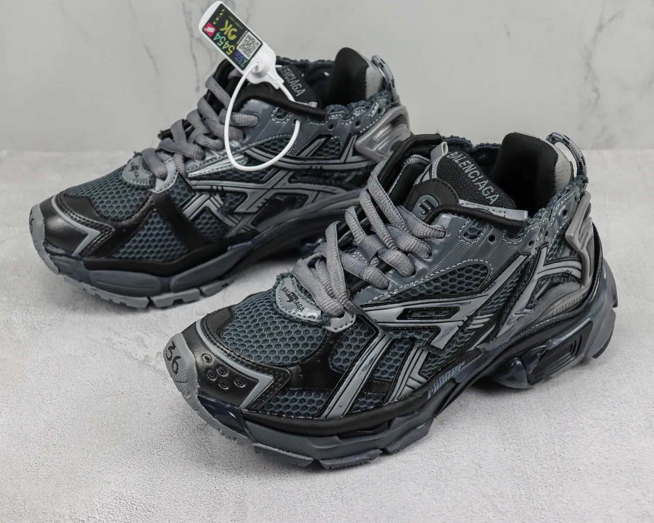 Balenciaga Runner Baskets gris foncé et argenté chunky 4
