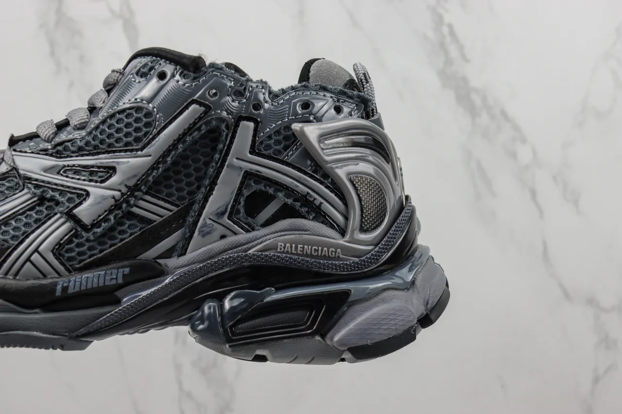 Balenciaga Runner Baskets gris foncé et argenté chunky 7