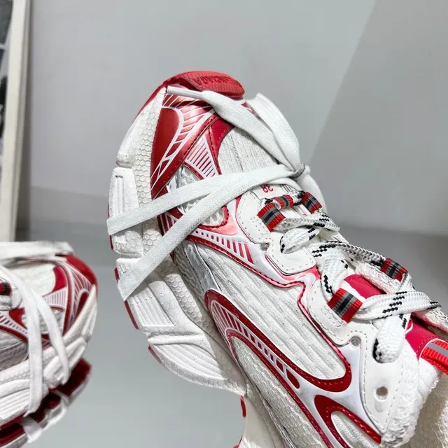 Balenciaga Runner أبيض وأحمر كروسبي سنيكرز 4