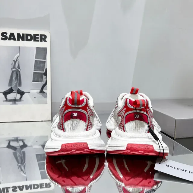 Balenciaga Runner أبيض وأحمر كروسبي سنيكرز 6