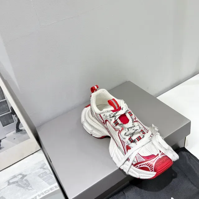 Balenciaga Runner أبيض وأحمر كروسبي سنيكرز 7