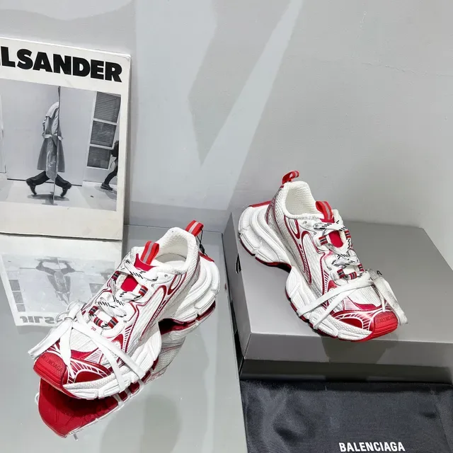 Balenciaga Runner أبيض وأحمر كروسبي سنيكرز 8