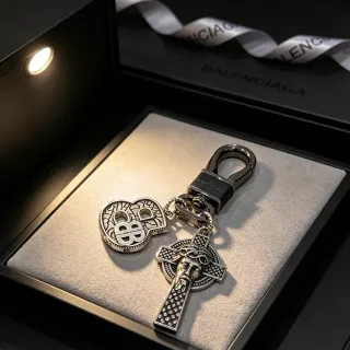 Balenciaga चांदी काला धातुकी अलंकारित आभूषण