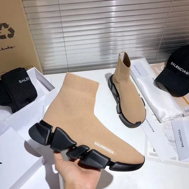 Balenciaga Sneakers de Chaussette Beige et Noir Sneakers Lifestyle 11