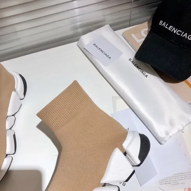 Balenciaga Speed Trainer بيج وأبيض حذاء لايف ستايل 5