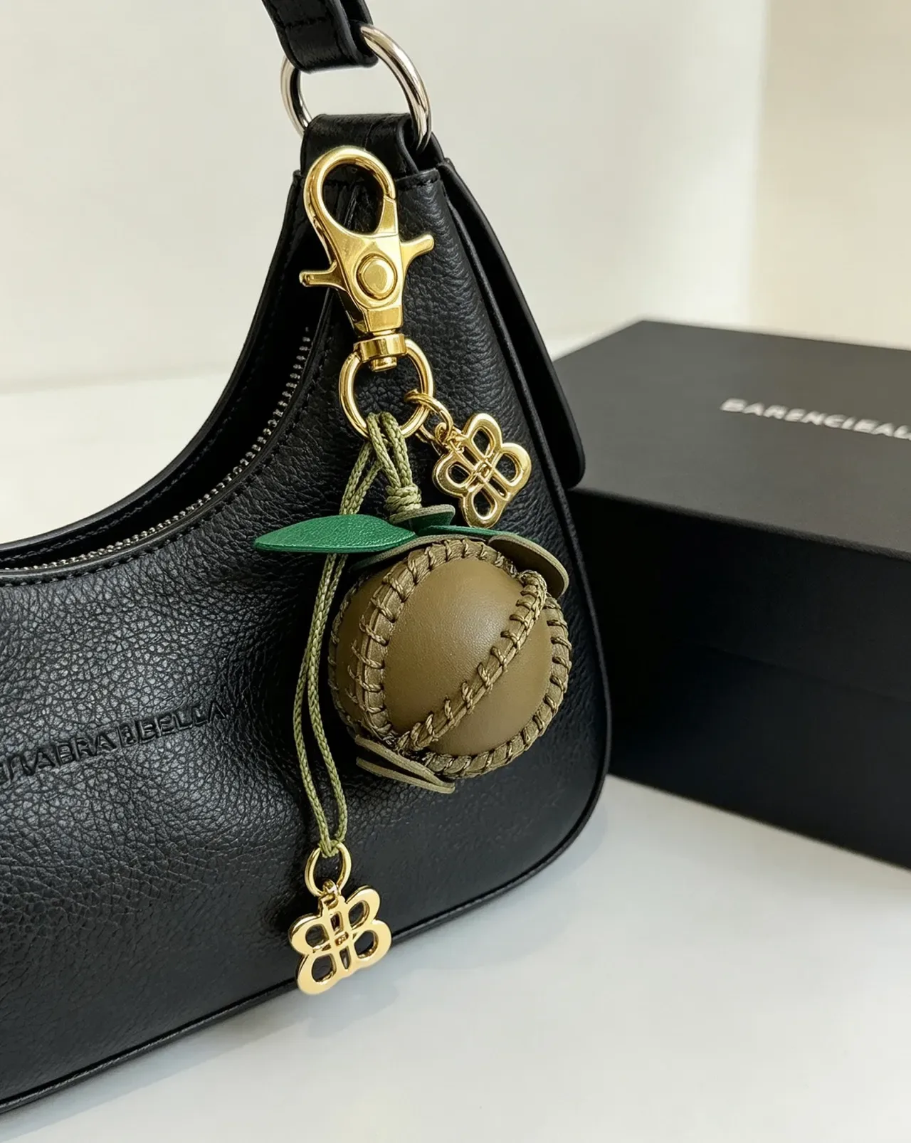 Balenciaga काली चमड़ी संरचित टॉप-हैंडल बोस्टन बैग 3