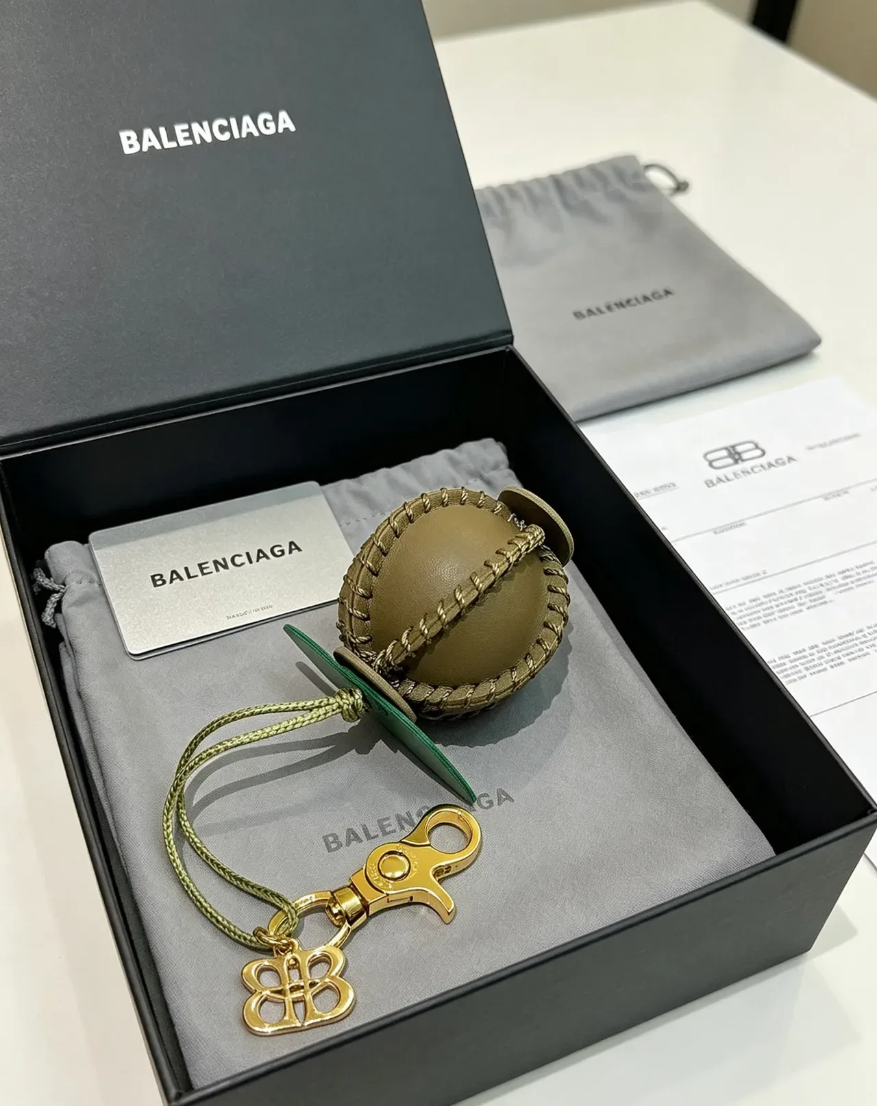 Balenciaga काली चमड़ी संरचित टॉप-हैंडल बोस्टन बैग 4