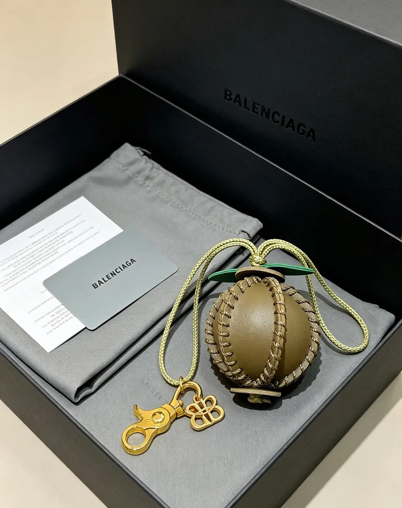Balenciaga काली चमड़ी संरचित टॉप-हैंडल बोस्टन बैग 7