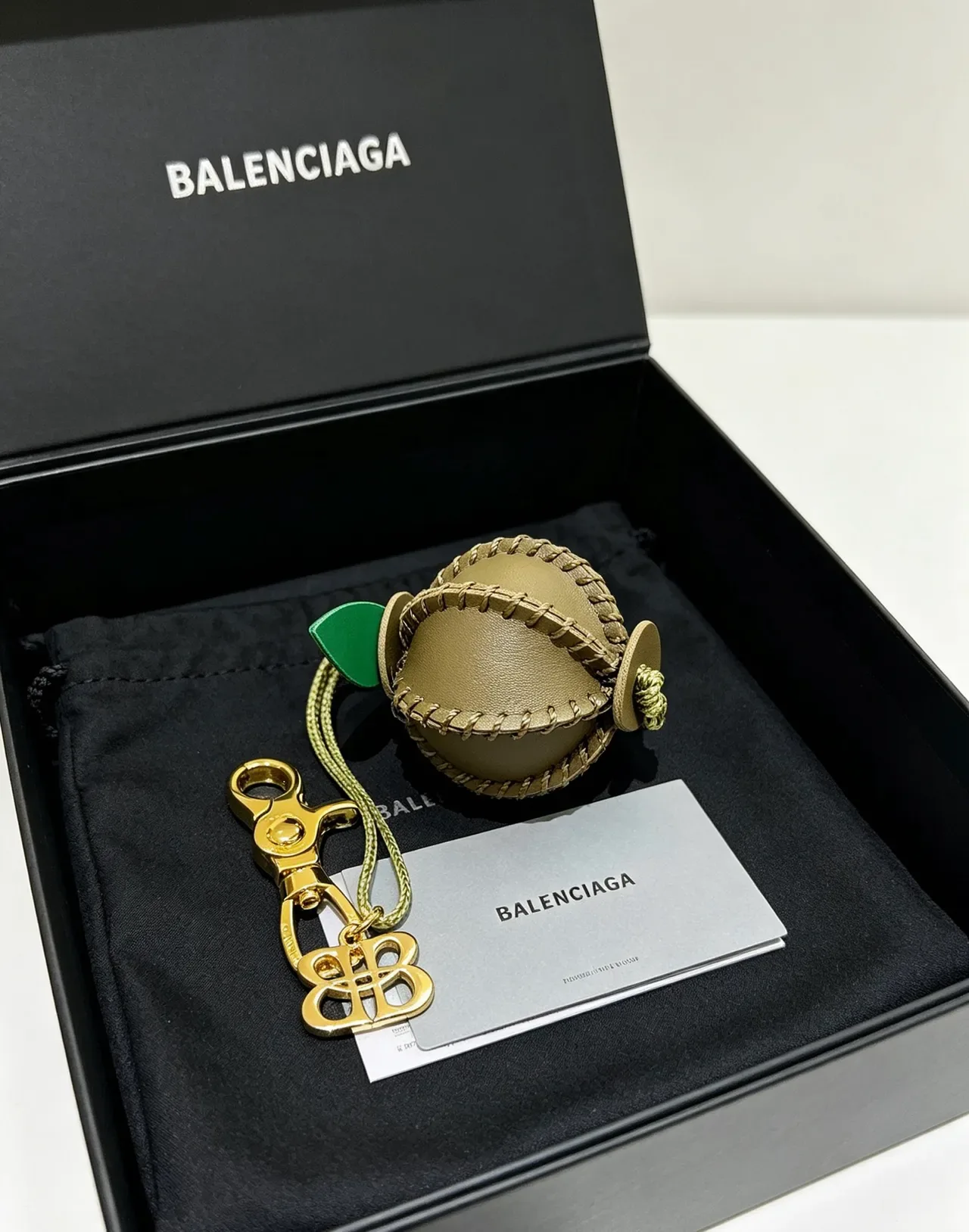 Balenciaga काली चमड़ी संरचित टॉप-हैंडल बोस्टन बैग 8