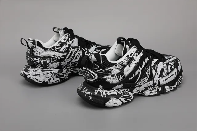 بالنسياغا Track Trainer Graffiti Print أسود أبيض حذاء رياضي سميك 3