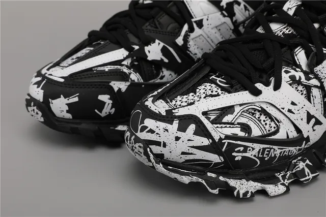 بالنسياغا Track Trainer Graffiti Print أسود أبيض حذاء رياضي سميك 4