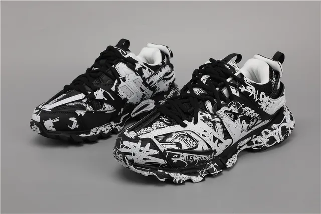 بالنسياغا Track Trainer Graffiti Print أسود أبيض حذاء رياضي سميك 5