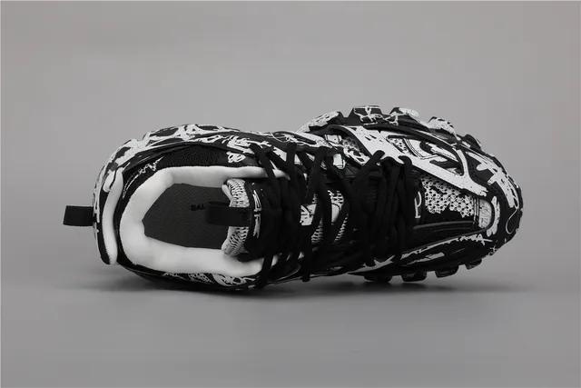 بالنسياغا Track Trainer Graffiti Print أسود أبيض حذاء رياضي سميك 7